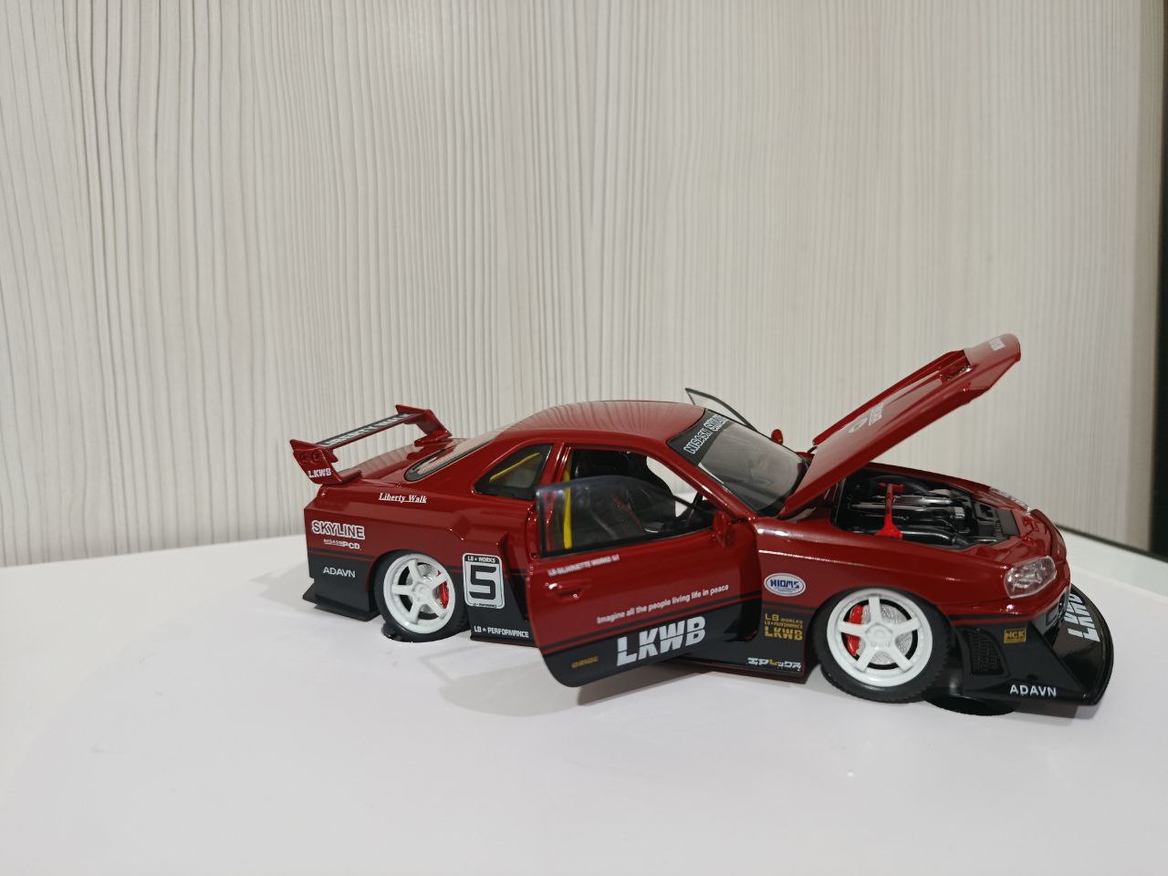 اسباب بازی ماشین فلزی سایز 1,24 موزیکال چراغدار